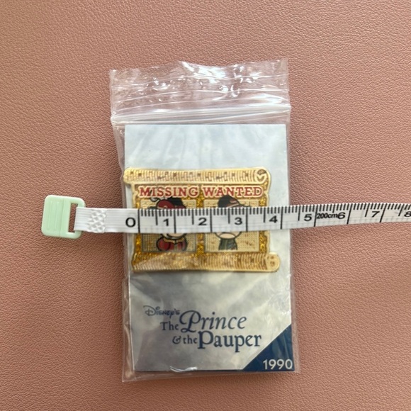 🏰 Disney Store Exclusive The Prince and the Pauper Trading Pin 1990 - Picture 2 of 4